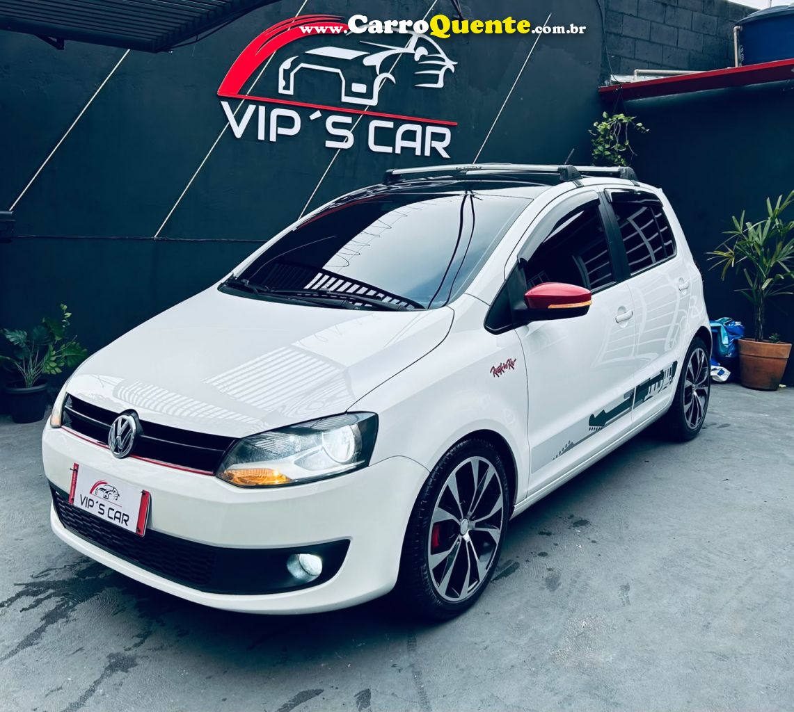 VOLKSWAGEN   FOX ROCK IN RIO 1.6 MI TOTAL FLEX 8V 5P   BRANCO 2014 1.6 FLEX - Loja