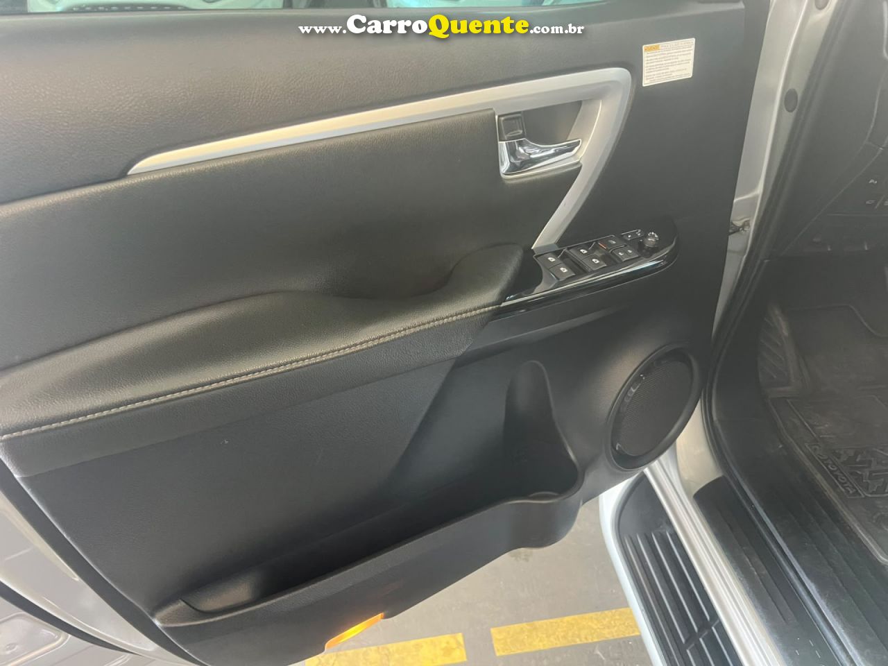 TOYOTA   HILUX CD SR 4X4 2.8 TDI DIESEL AUT.   PRATA 2016 2.8 DIESEL - Loja