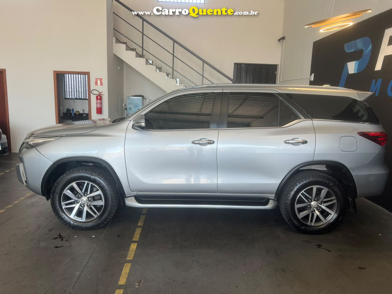TOYOTA   HILUX CD SR 4X4 2.8 TDI DIESEL AUT.   PRATA 2016 2.8 DIESEL - Loja