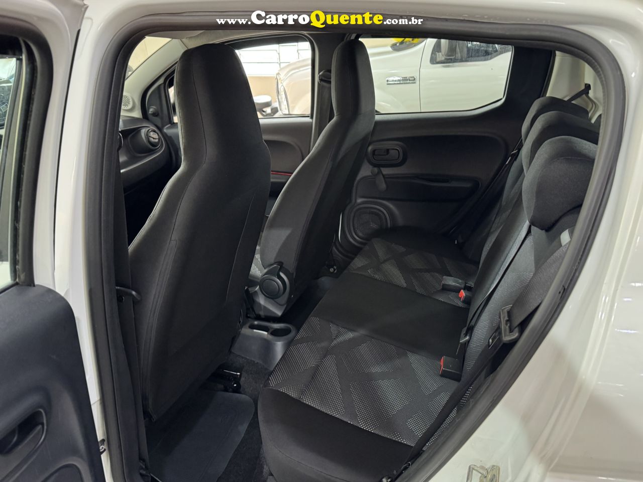 FIAT   MOBI LIKE 1.0 FIRE FLEX 5P.   BRANCO 2023 1.0 FLEX - Loja