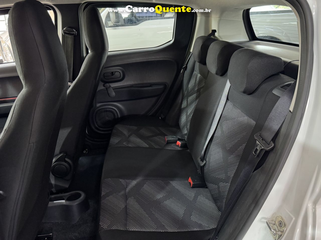 FIAT   MOBI LIKE 1.0 FIRE FLEX 5P.   BRANCO 2023 1.0 FLEX - Loja