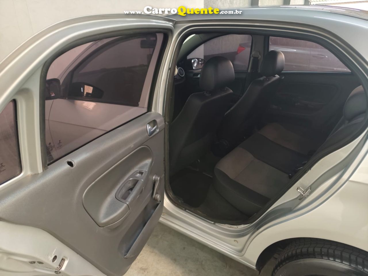 VOLKSWAGEN   VOYAGE 1.61.6 CITY  MI TOTAL FLEX 8V 4P   PRATA 2014 1.6 FLEX - Loja