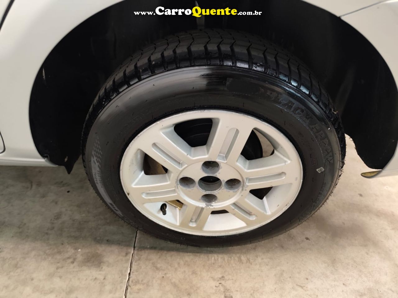 VOLKSWAGEN   VOYAGE 1.61.6 CITY  MI TOTAL FLEX 8V 4P   PRATA 2014 1.6 FLEX - Loja