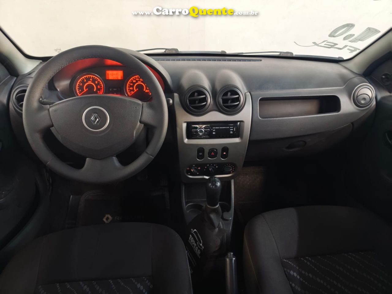 RENAULT   LOGAN AUTHENTIQUE HI-FLEX 1.0 16V 4P   PRATA 2011 1.0 GASOLINA - Loja