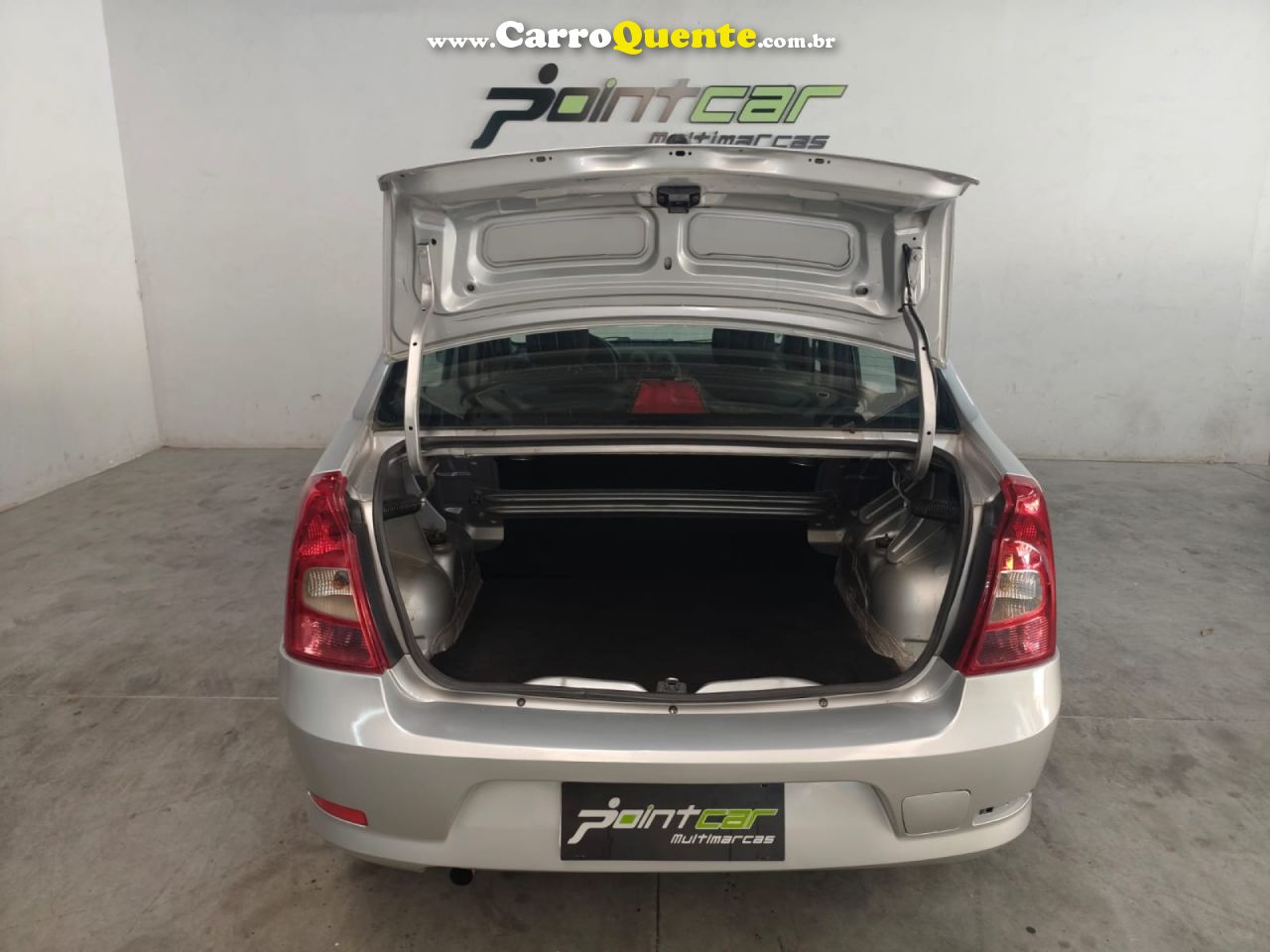 RENAULT   LOGAN AUTHENTIQUE HI-FLEX 1.0 16V 4P   PRATA 2011 1.0 GASOLINA - Loja