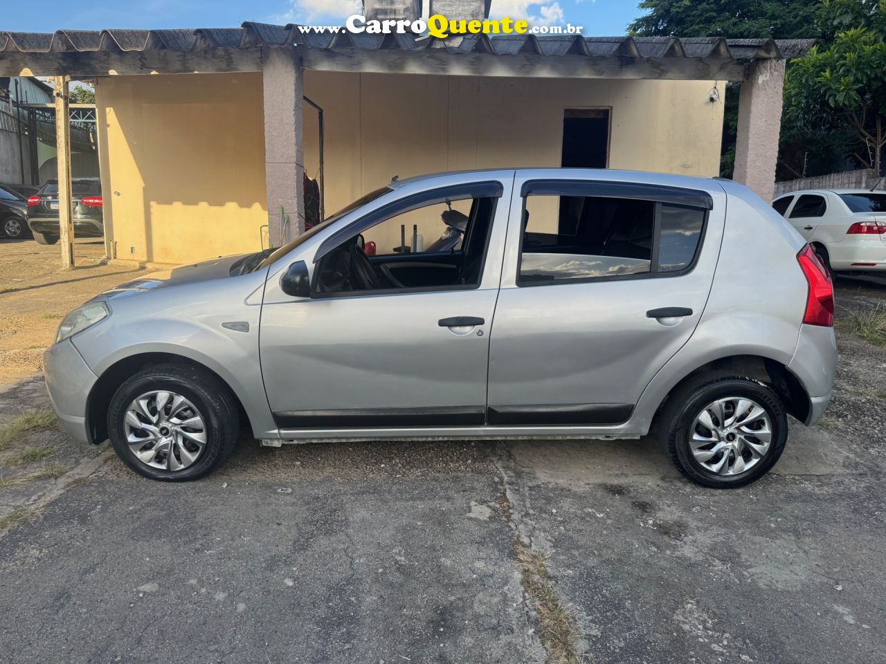 RENAULT   SANDERO EXPRESSION HI-FLEX 1.0 16V 5P   PRATA 2010 1.0 GASOLINA - Loja