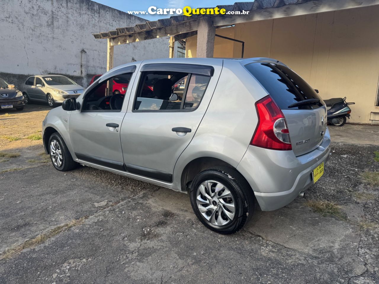 RENAULT   SANDERO EXPRESSION HI-FLEX 1.0 16V 5P   PRATA 2010 1.0 GASOLINA - Loja