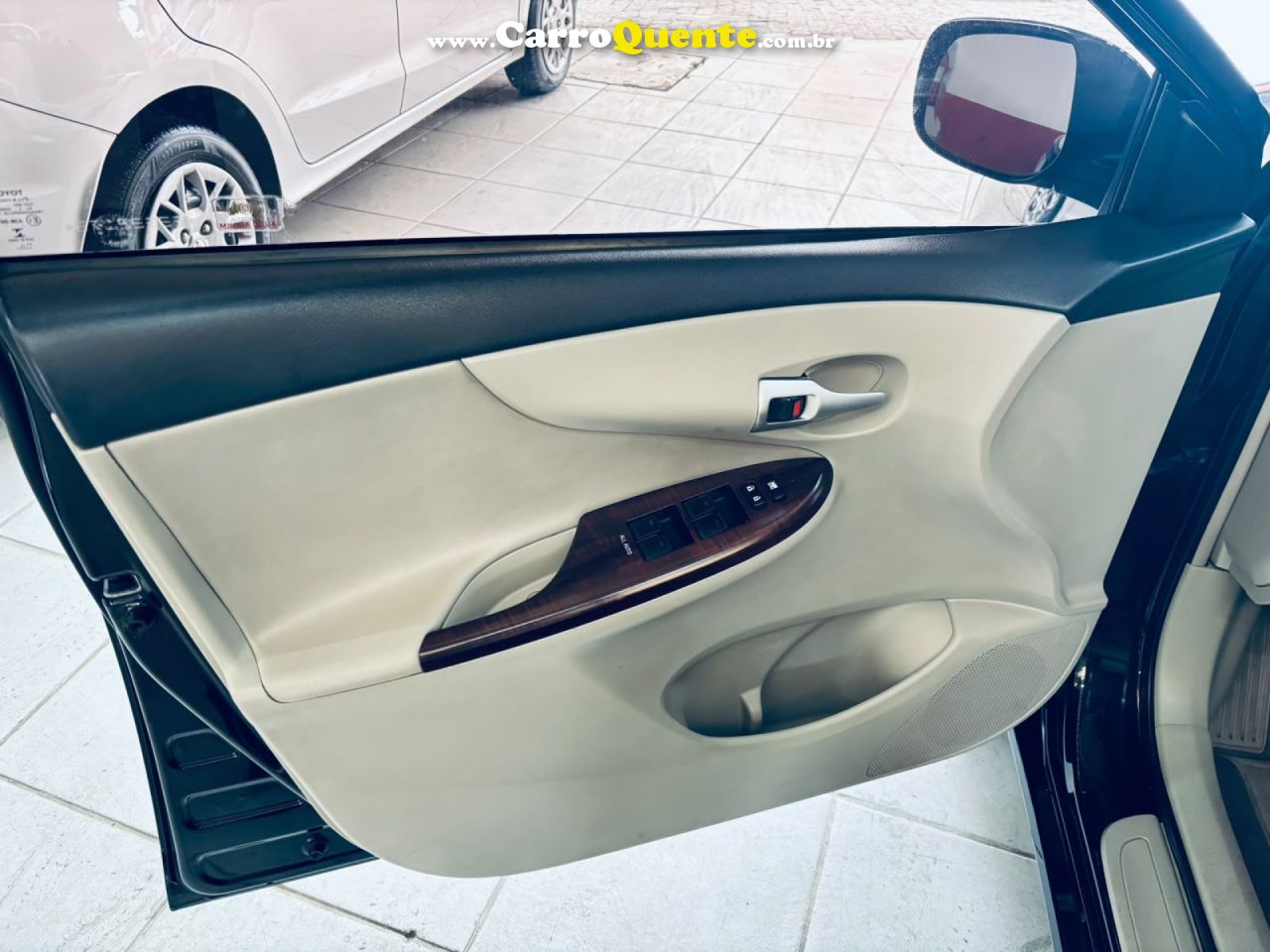 TOYOTA   COROLLA ALTIS 2.0 FLEX 16V AUT.   PRETO 2014 2.0 FLEX - Loja