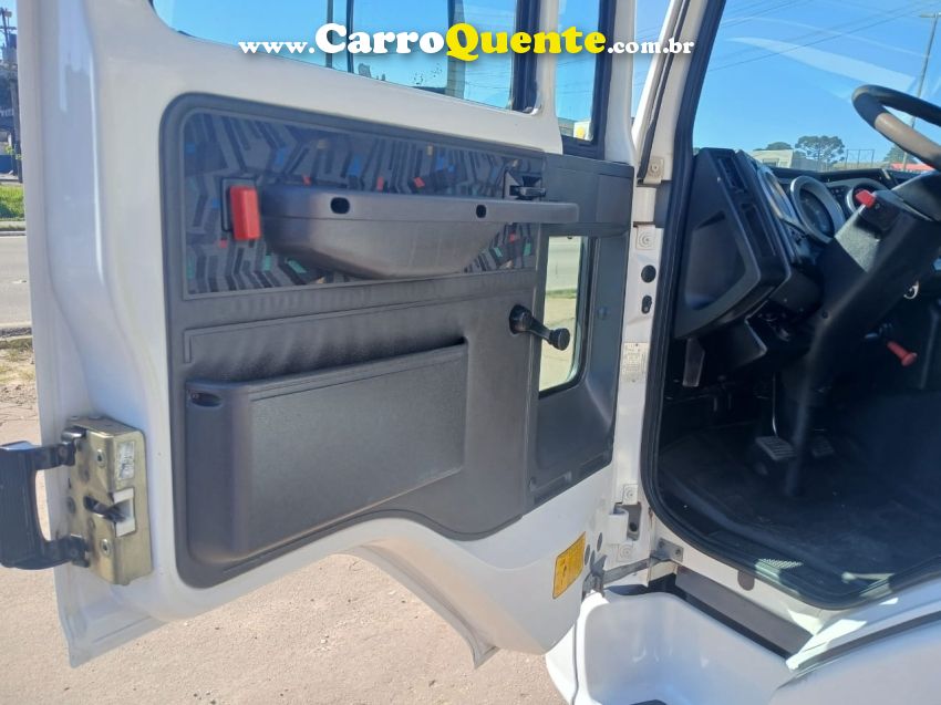 Ford Cargo 815 Ford 815 baú - Loja