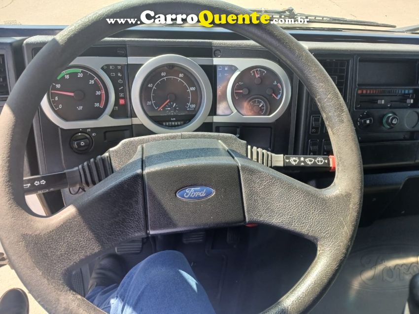 Ford Cargo 815 Ford 815 baú - Loja