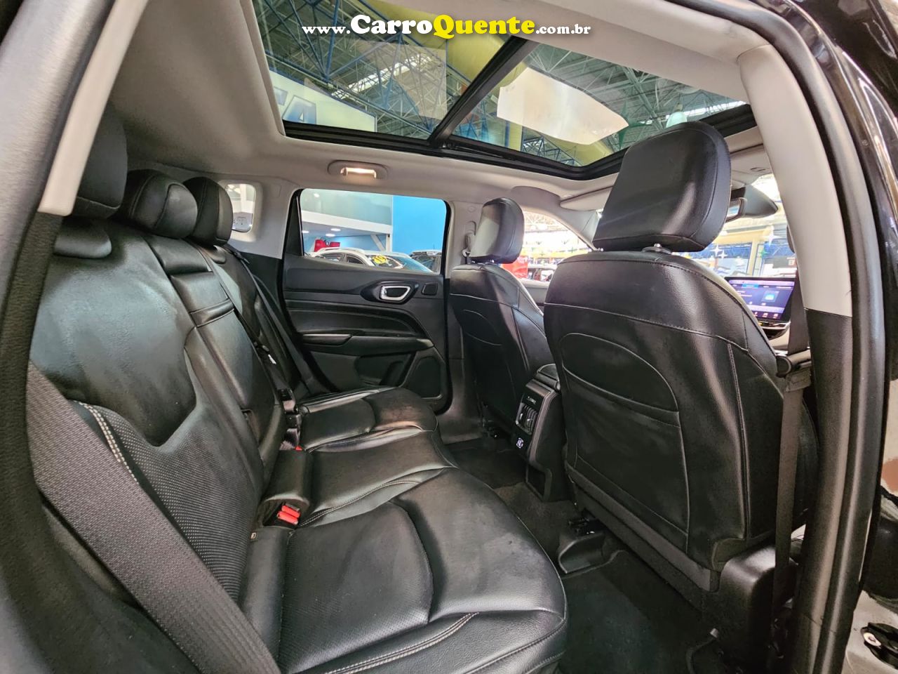 JEEP COMPASS 1.3 TURBO LONGITUDE NIGHT EAGLE *23.000 Km Apenas 2025 - Loja