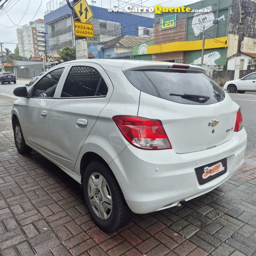 CHEVROLET   ONIX HATCH LT 1.0 8V FLEXPOWER 5P MEC.   BRANCO 2015 1.0 FLEX - Loja