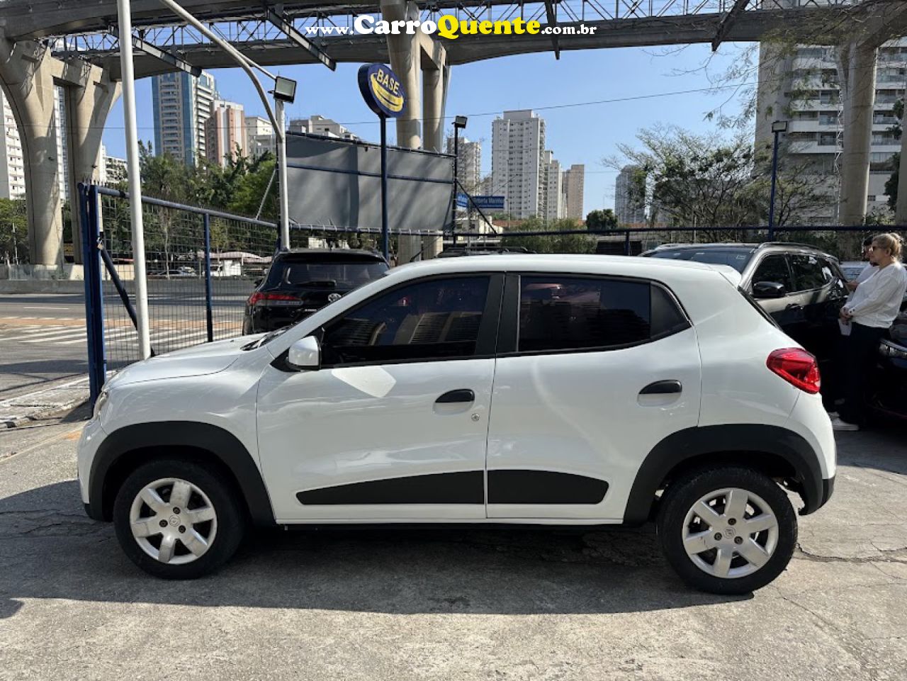 RENAULT   KWID ZEN 1.0 FLEX 12V 5P MEC.   BRANCO 2018 1.0 12V FLEX - Loja