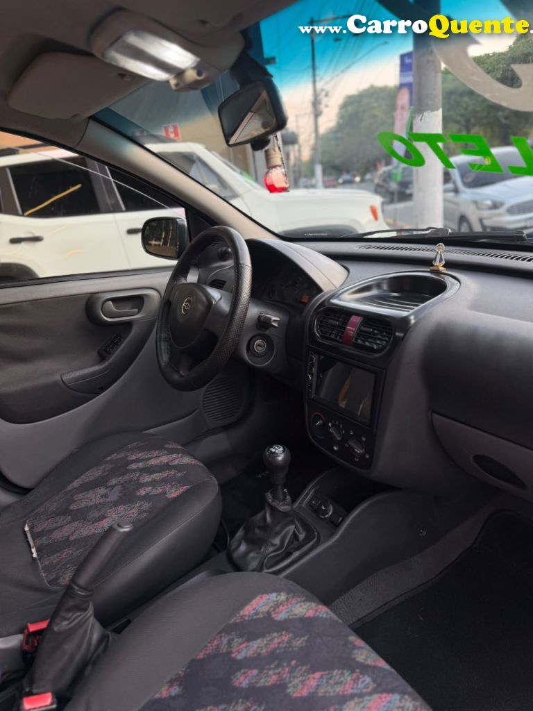 CHEVROLET   CORSA HATCHBACK 1.0 MPFI 8V 71CV 5P   PRETO 2003 1.0 GASOLINA - Loja