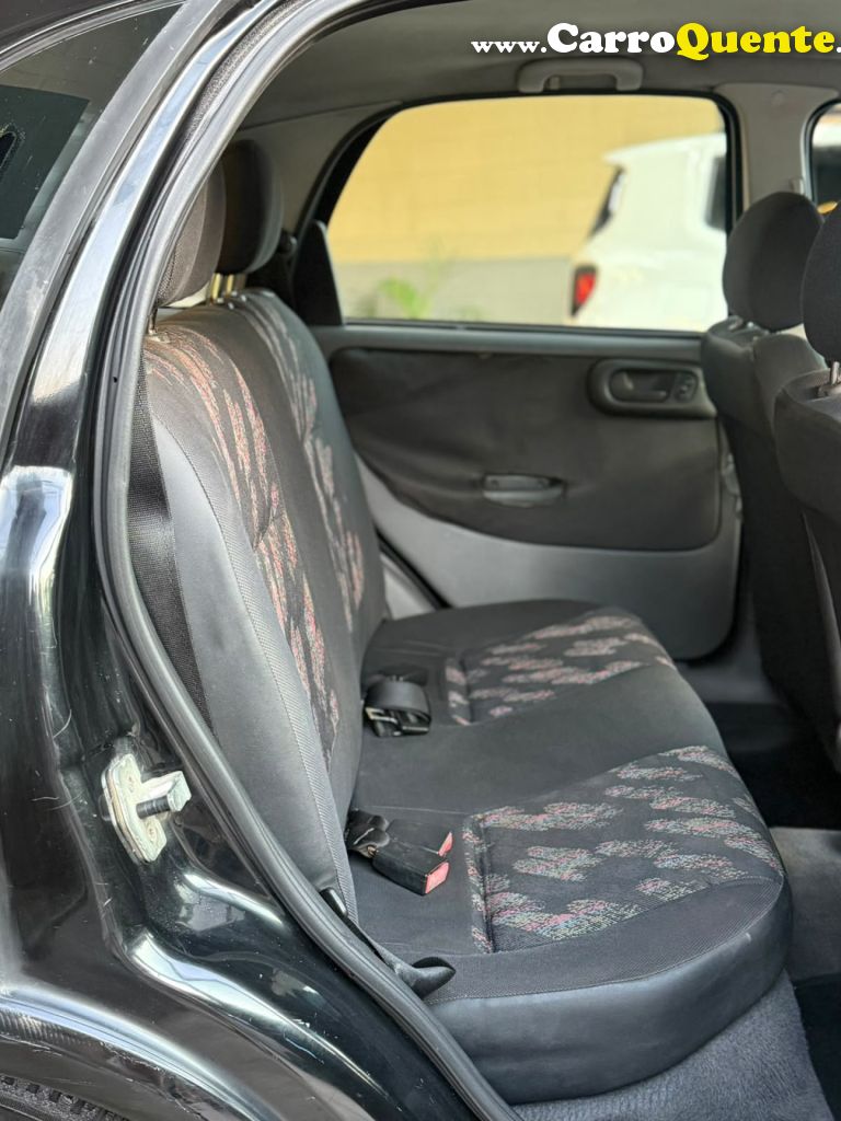 CHEVROLET   CORSA HATCHBACK 1.0 MPFI 8V 71CV 5P   PRETO 2003 1.0 GASOLINA - Loja