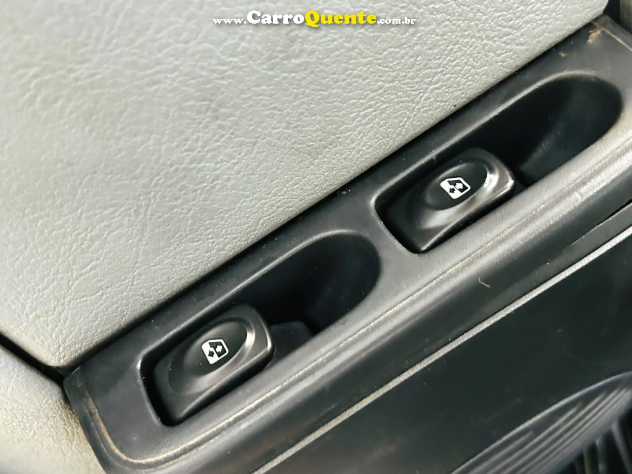 RENAULT   CLIO HI-FLEX 1.0 16V 5P   PRETO 2011 1.0 GASOLINA - Loja