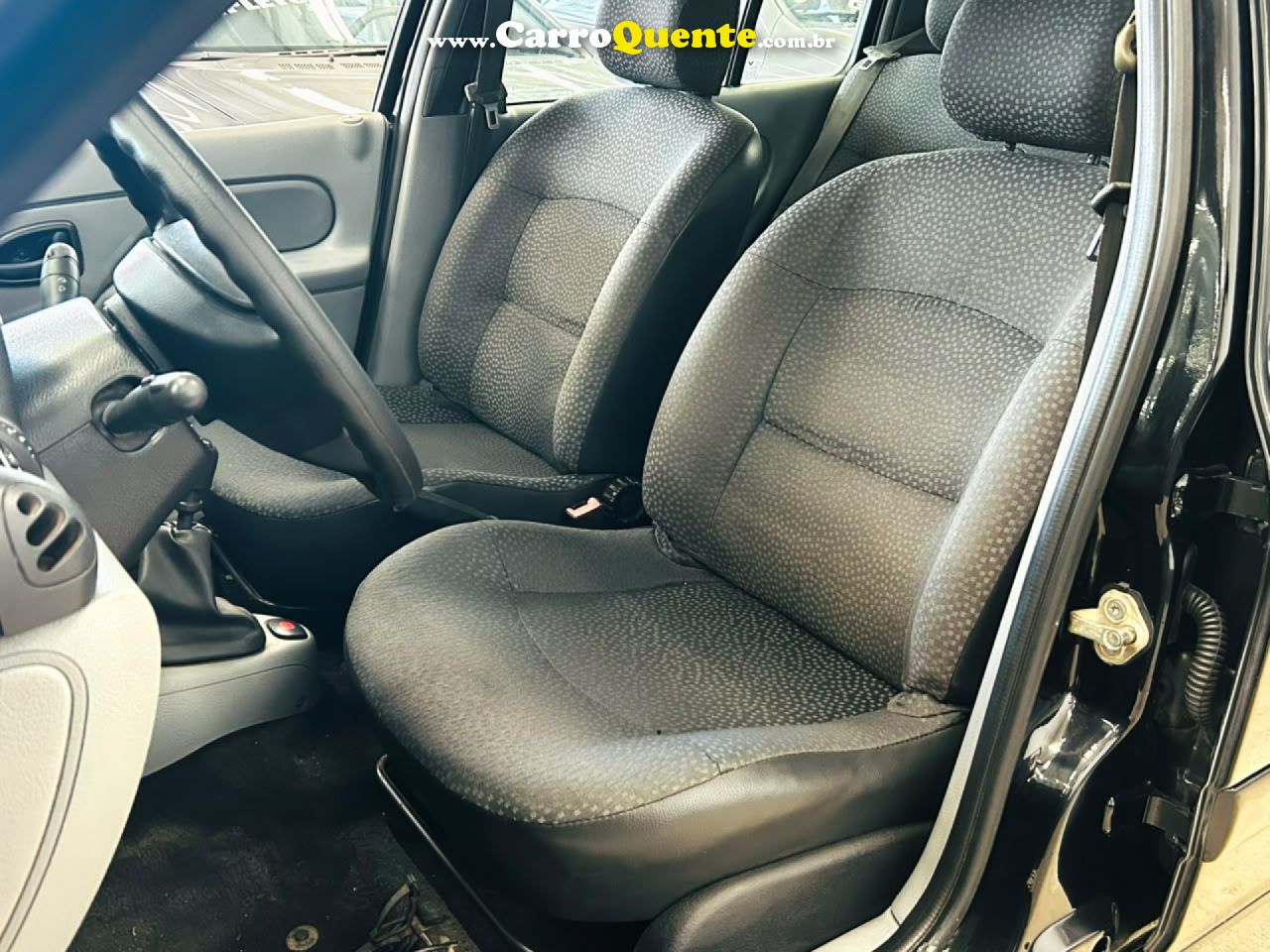RENAULT   CLIO HI-FLEX 1.0 16V 5P   PRETO 2011 1.0 GASOLINA - Loja