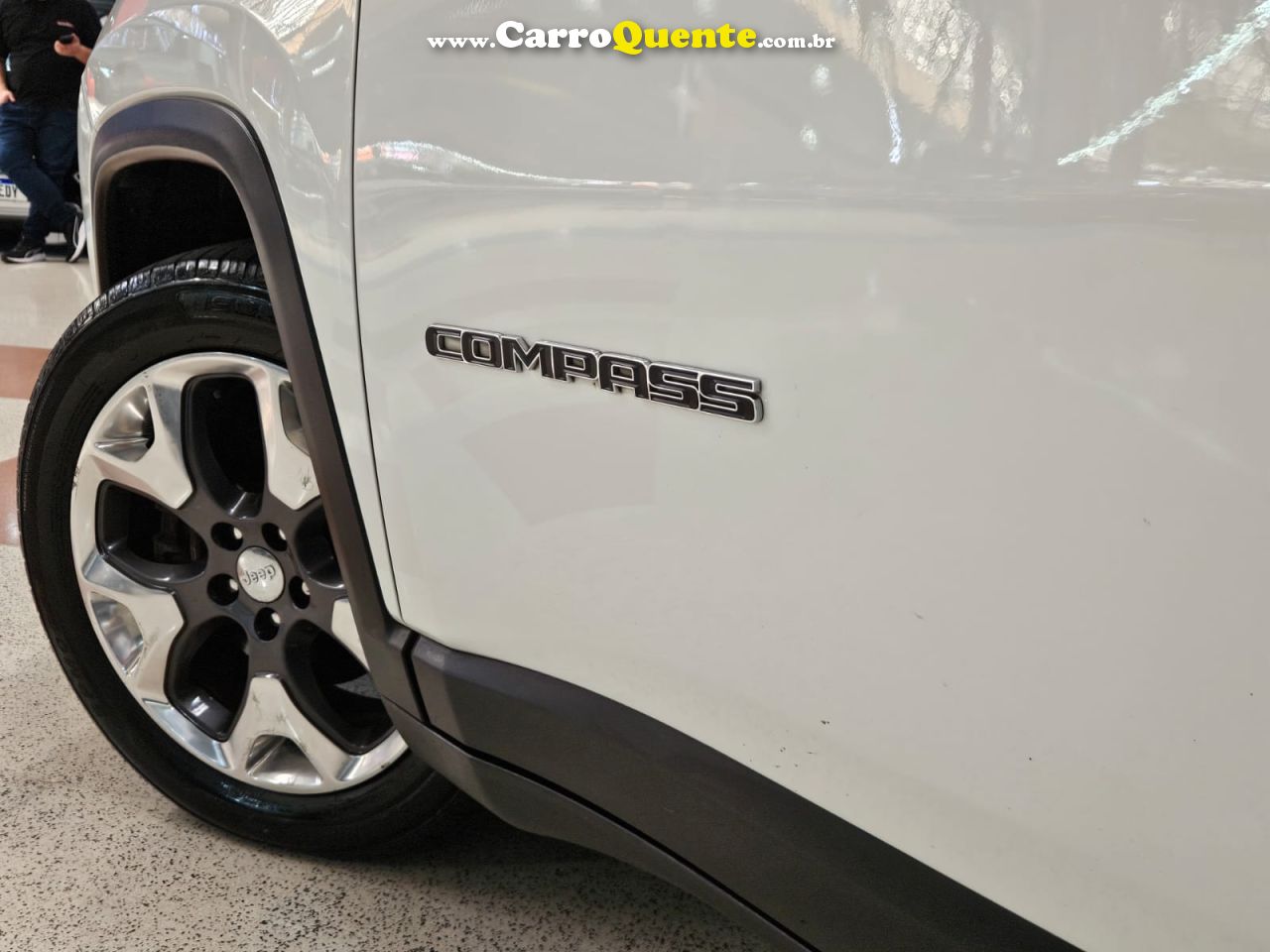 JEEP COMPASS 2.0 FLEX LONGITUDE * C/ 58.900 KM APENAS * 2020 - Loja