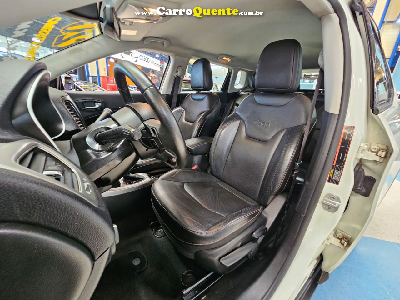 JEEP COMPASS 2.0 FLEX LONGITUDE * C/ 58.900 KM APENAS * 2020 - Loja