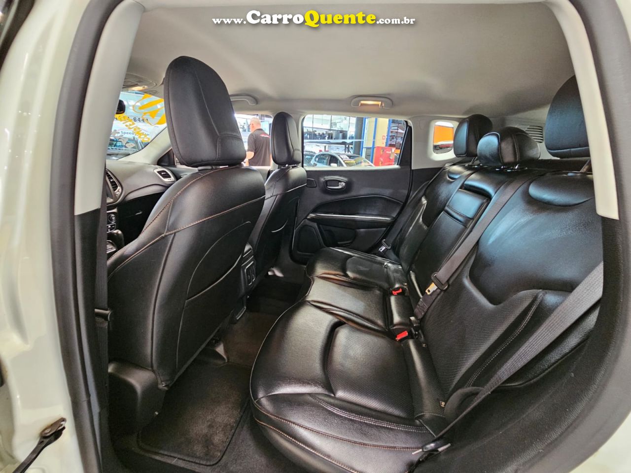 JEEP COMPASS 2.0 FLEX LONGITUDE * C/ 58.900 KM APENAS * 2020 - Loja