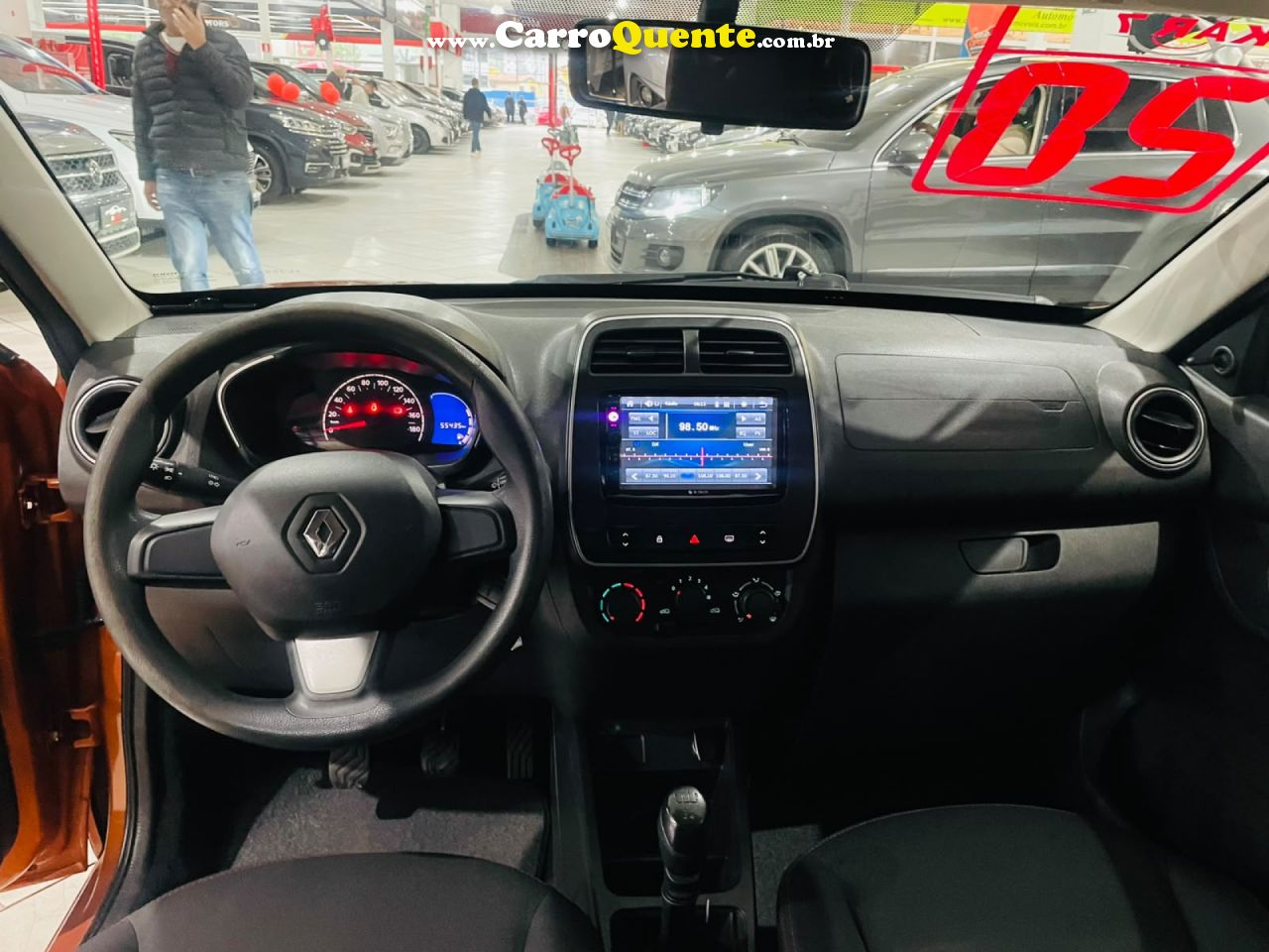 RENAULT   KWID ZEN 1.0 FLEX 12V 5P MEC.   LARANJA 2020 1.0 FLEX - Loja