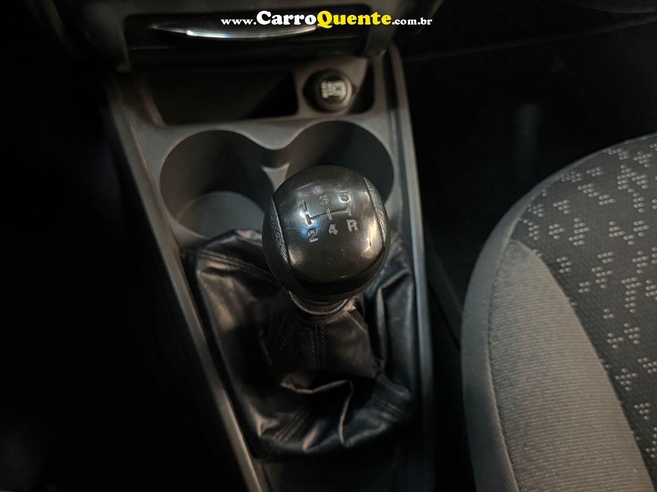FIAT STRADA 1.6 MPI TREKKING CD 16V 2015 - Loja