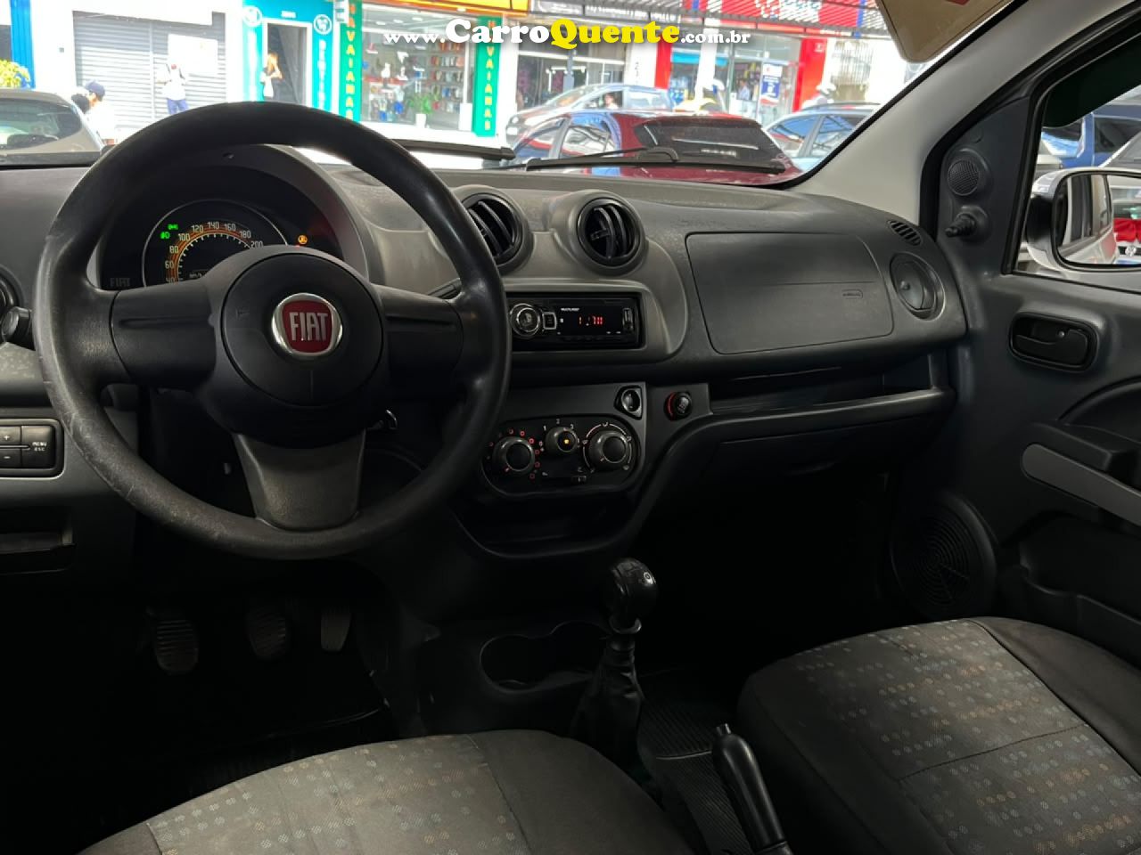 FIAT   UNO VIVACE CELEB. 1.0 EVO F.FLEX 8V 5P   PRATA 2013 1.0 GASOLINA - Loja