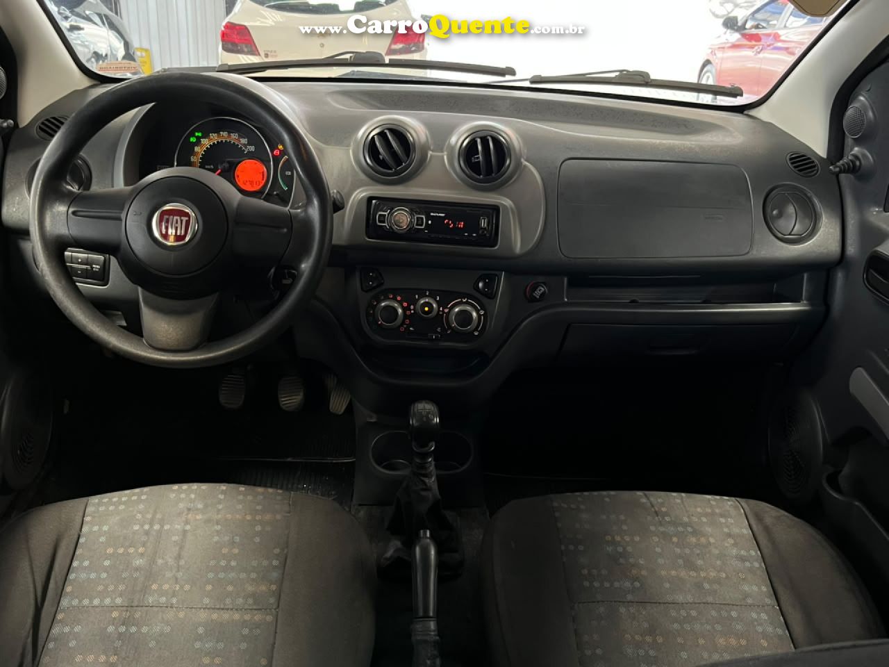 FIAT   UNO VIVACE CELEB. 1.0 EVO F.FLEX 8V 5P   PRATA 2013 1.0 GASOLINA - Loja