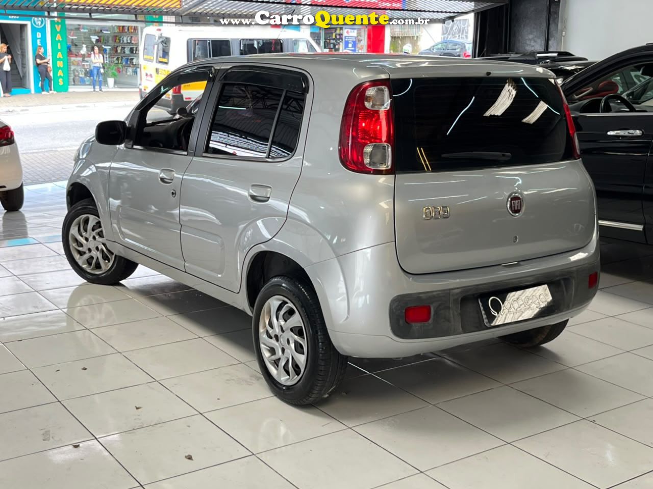 FIAT   UNO VIVACE CELEB. 1.0 EVO F.FLEX 8V 5P   PRATA 2013 1.0 GASOLINA - Loja