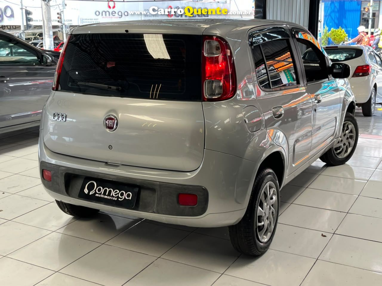 FIAT   UNO VIVACE CELEB. 1.0 EVO F.FLEX 8V 5P   PRATA 2013 1.0 GASOLINA - Loja