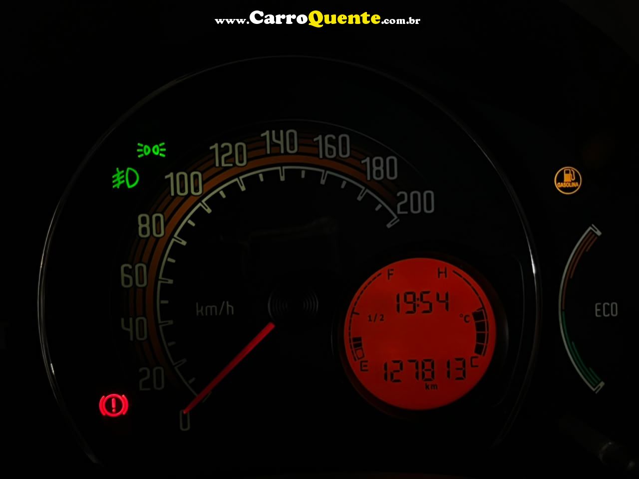 FIAT   UNO VIVACE CELEB. 1.0 EVO F.FLEX 8V 5P   PRATA 2013 1.0 GASOLINA - Loja