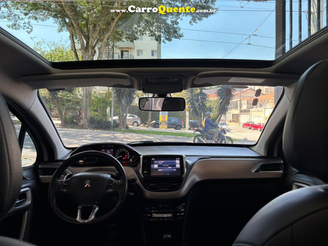PEUGEOT   208 GRIFFE 1.6 FLEX 16V 5P AUT.   BRANCO 2017 1.6 FLEX - Loja