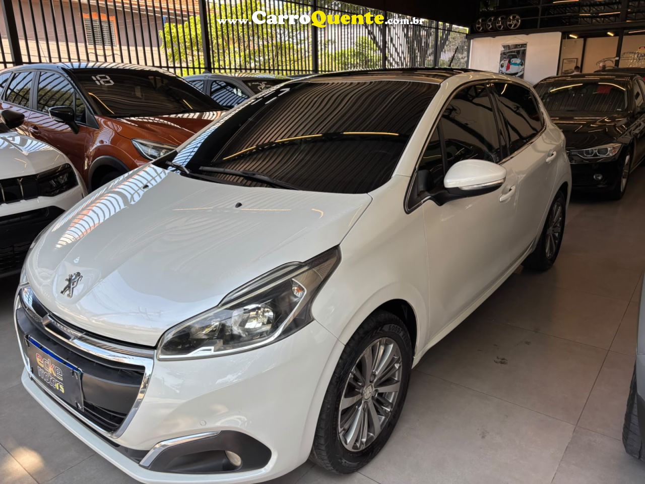 PEUGEOT   208 GRIFFE 1.6 FLEX 16V 5P AUT.   BRANCO 2017 1.6 FLEX - Loja