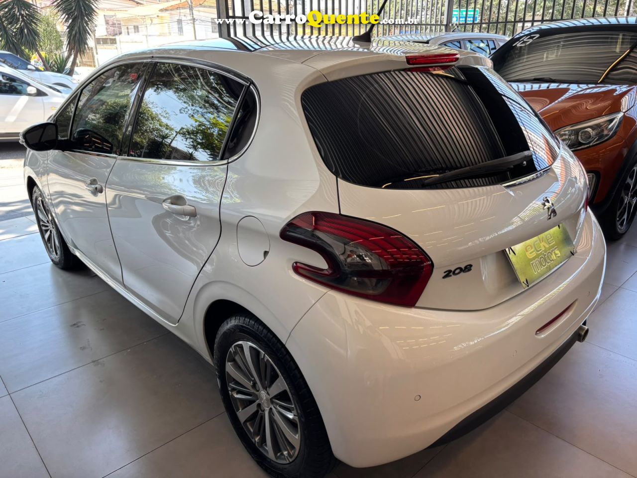 PEUGEOT   208 GRIFFE 1.6 FLEX 16V 5P AUT.   BRANCO 2017 1.6 FLEX - Loja