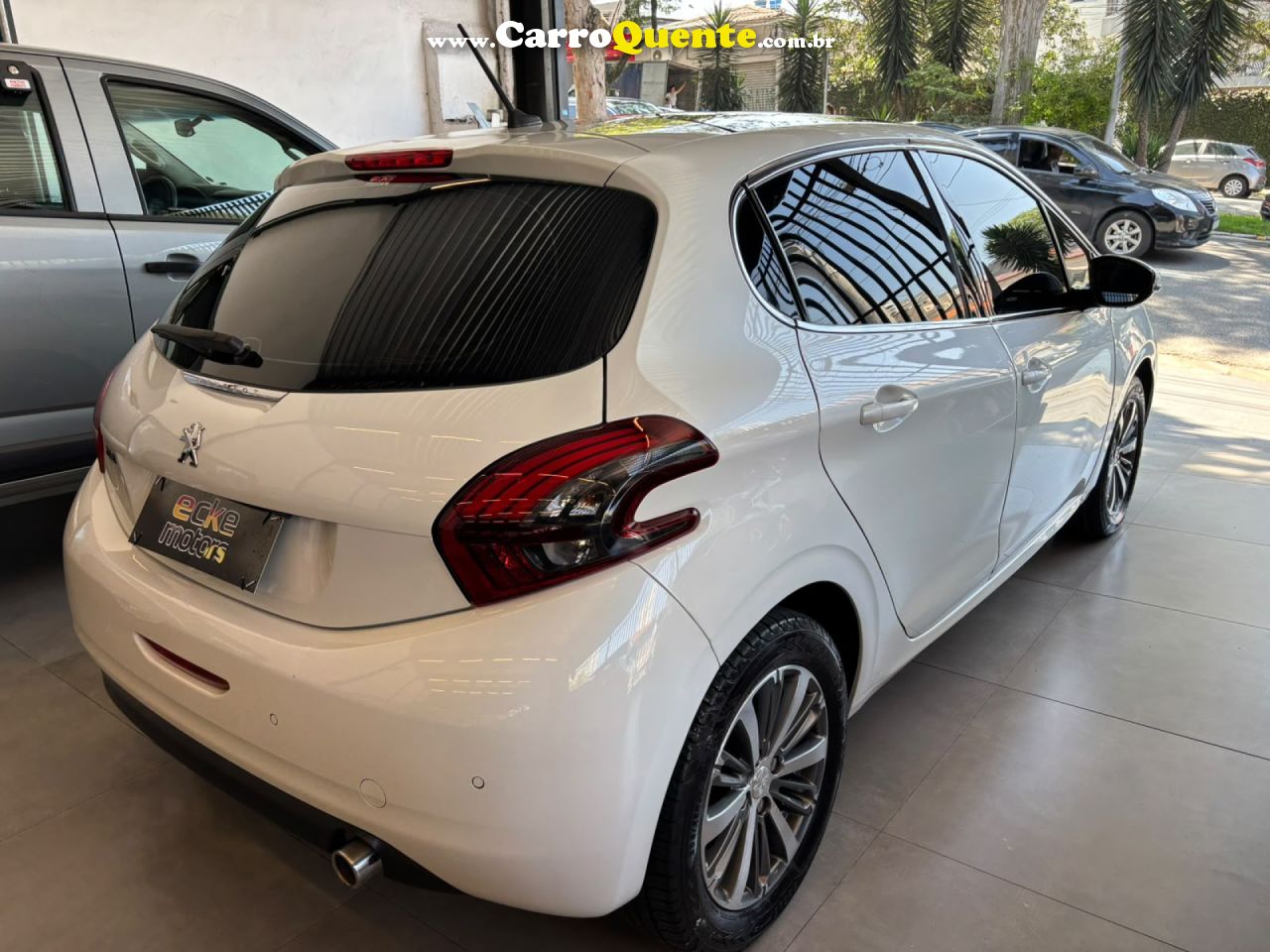 PEUGEOT   208 GRIFFE 1.6 FLEX 16V 5P AUT.   BRANCO 2017 1.6 FLEX - Loja