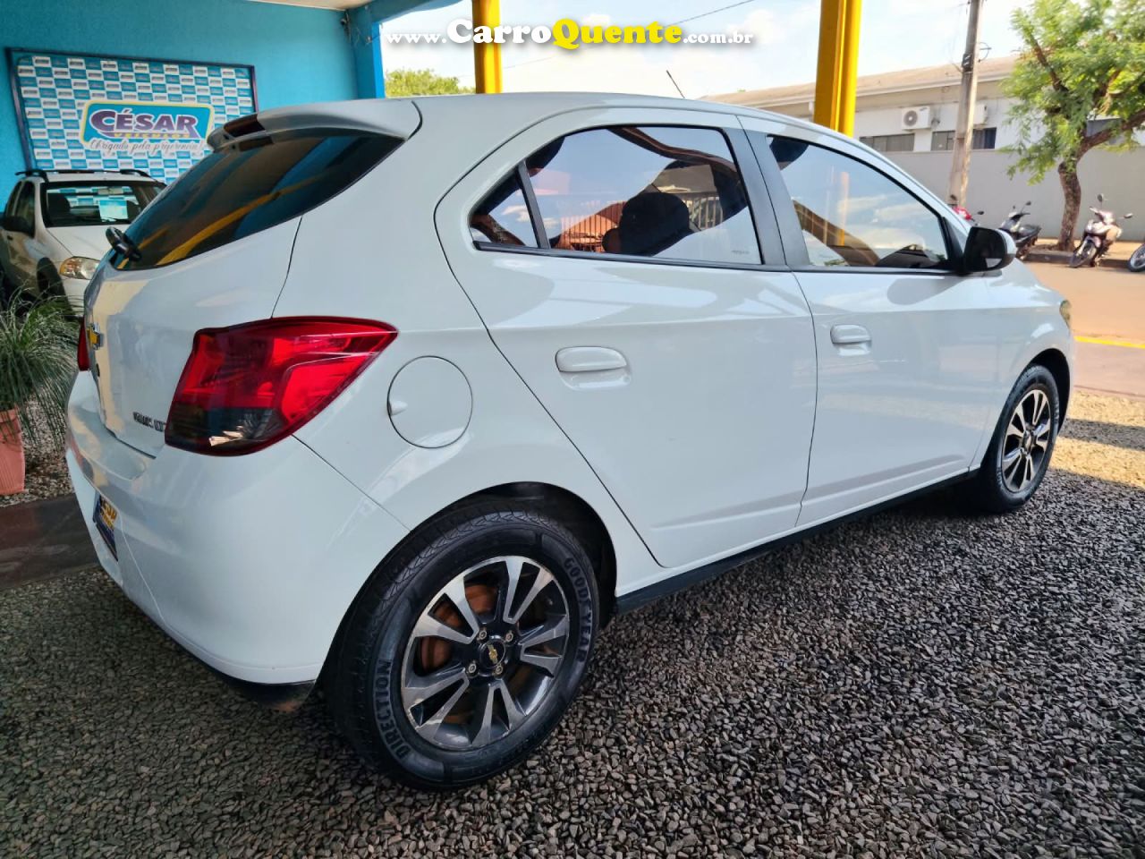 CHEVROLET   ONIX HATCH LTZ 1.4 8V FLEXPOWER 5P MEC.   BRANCO 2014 1.4 FLEX - Loja