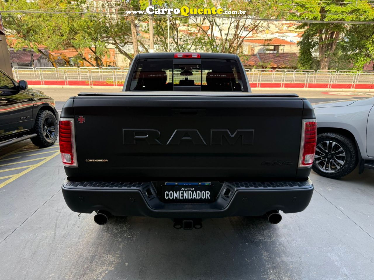 RAM   CLASSIC LARAMIE NIGHT ED. 5.7 4X4 AUT.   PRETO 2023 5.7 GASOLINA - Loja