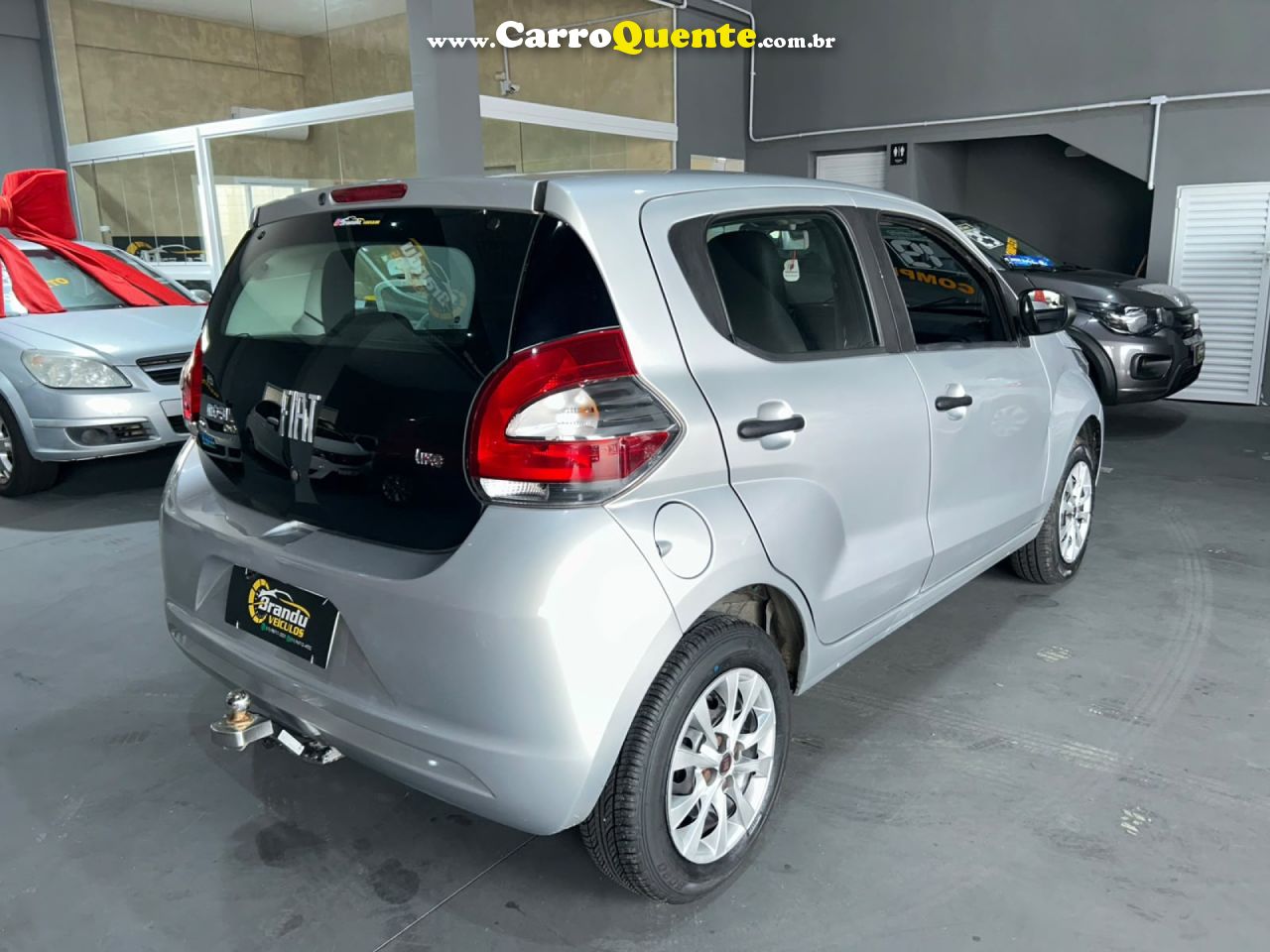 FIAT   MOBI LIKE 1.0 FIRE FLEX 5P.   PRATA 2019 1.0 FLEX - Loja