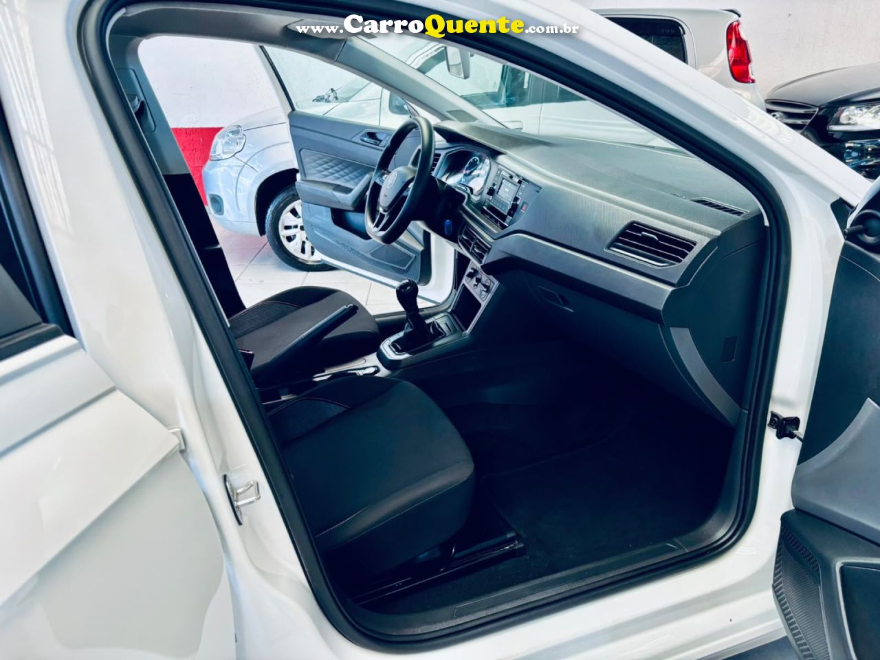 VOLKSWAGEN   POLO TRACK 1.0 FLEX 12V 5P   BRANCO 2024 1.0 FLEX - Loja