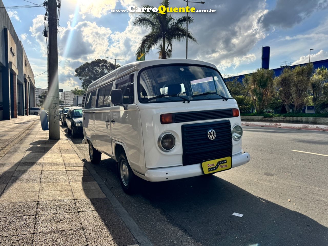 VOLKSWAGEN KOMBI 1.4 MI STD ESCOLAR 8V 2013 - Loja