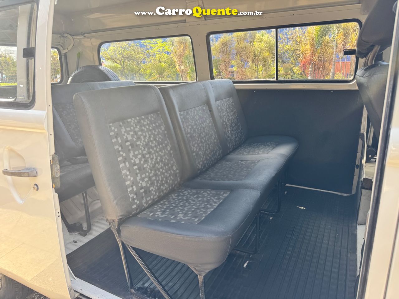 VOLKSWAGEN KOMBI 1.4 MI STD ESCOLAR 8V 2013 - Loja