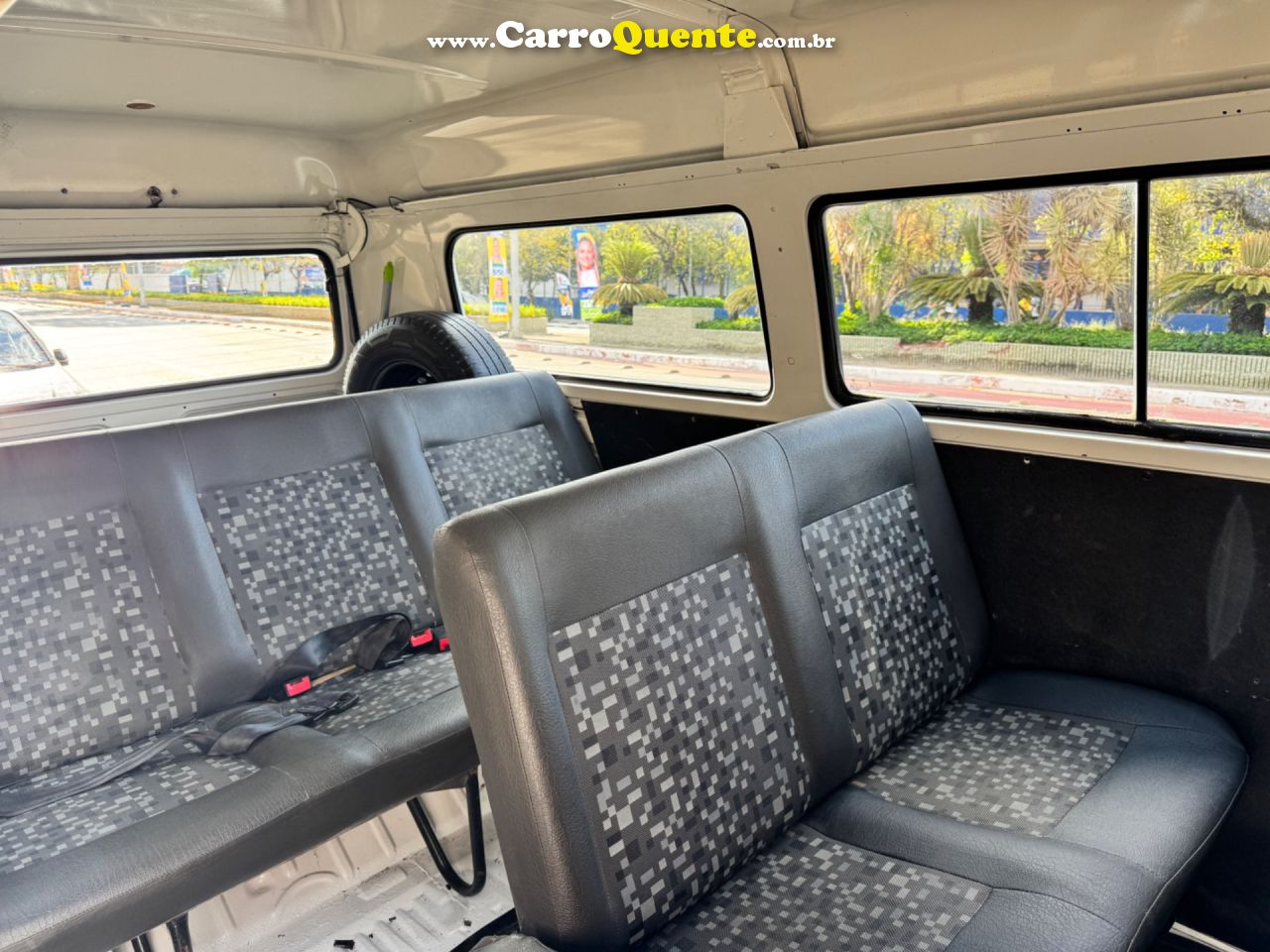 VOLKSWAGEN KOMBI 1.4 MI STD ESCOLAR 8V 2013 - Loja