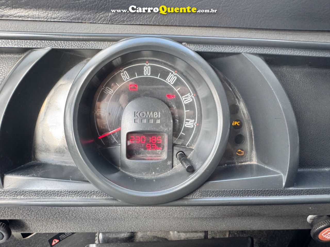 VOLKSWAGEN KOMBI 1.4 MI STD ESCOLAR 8V 2013 - Loja