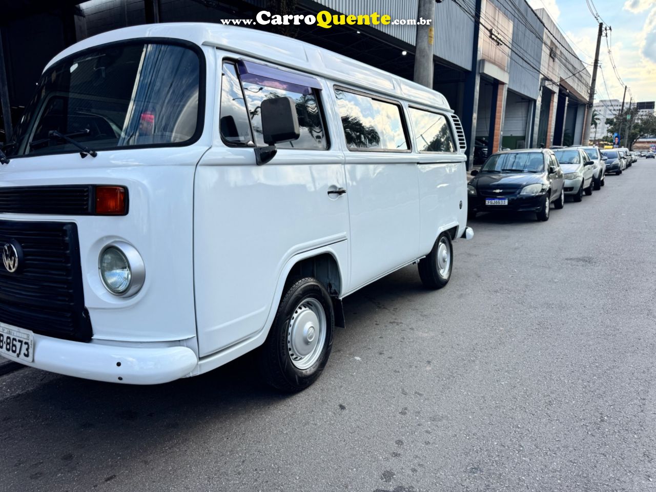 VOLKSWAGEN KOMBI 1.4 MI STD ESCOLAR 8V 2013 - Loja