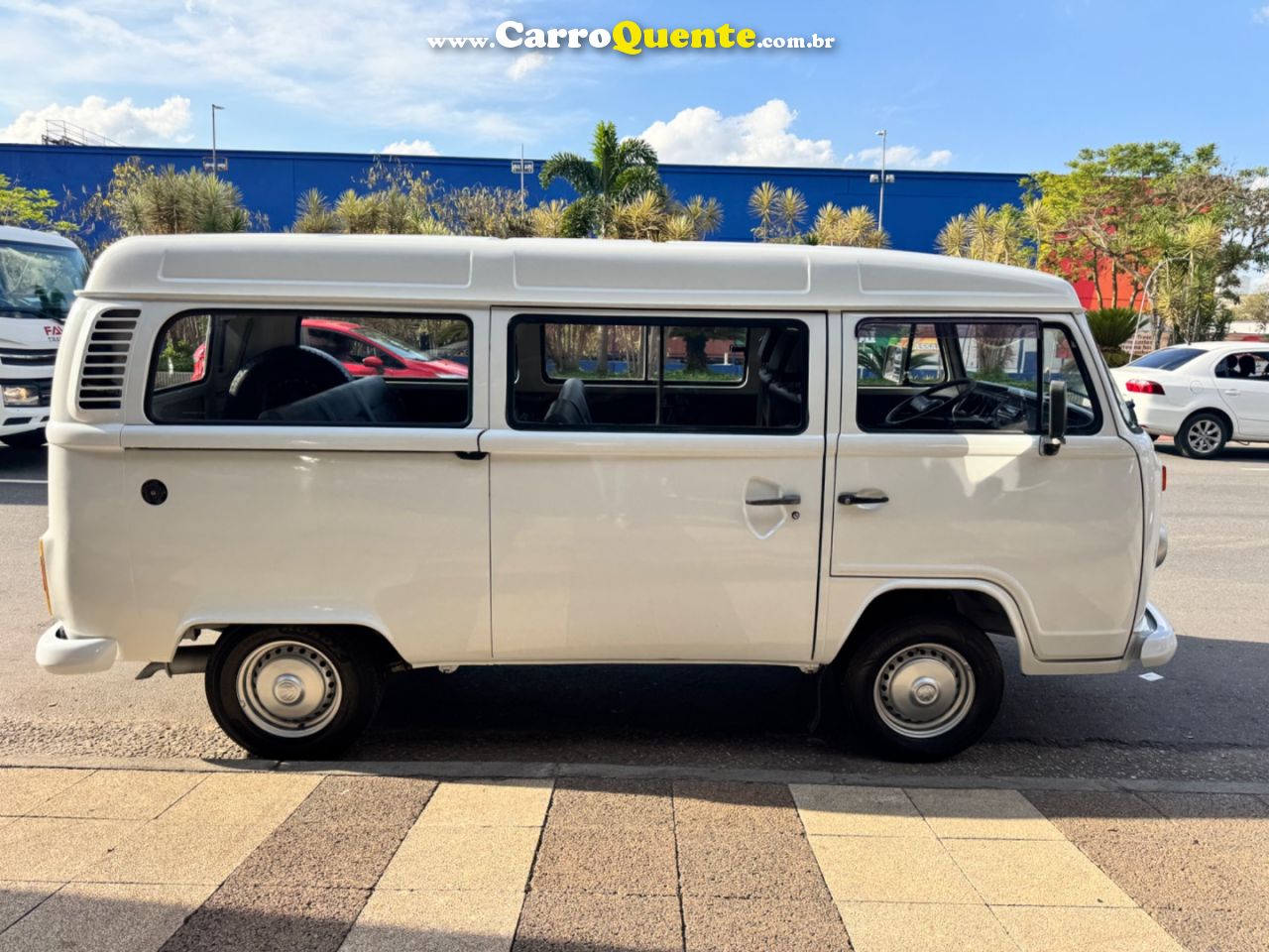 VOLKSWAGEN KOMBI 1.4 MI STD ESCOLAR 8V 2013 - Loja