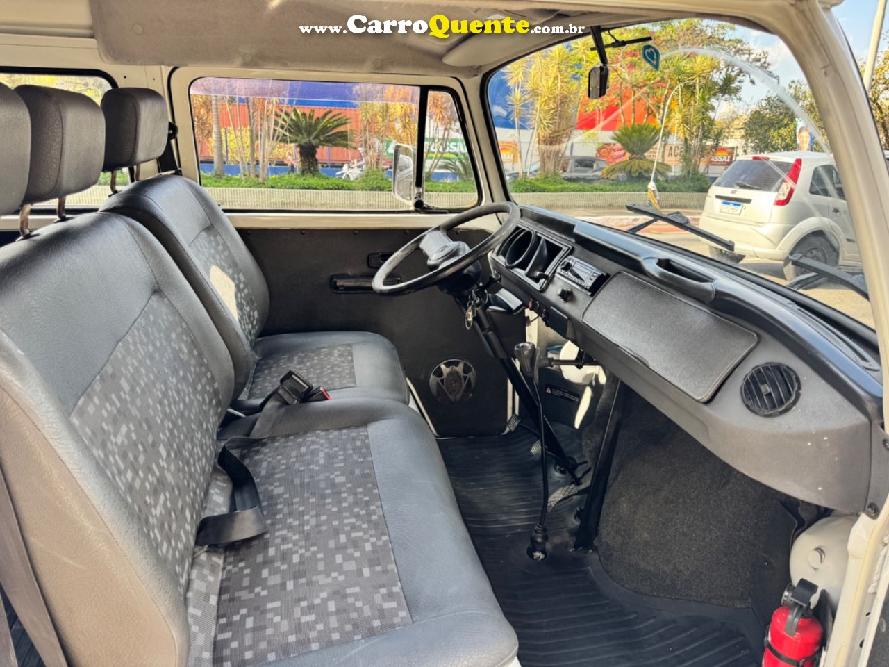 VOLKSWAGEN KOMBI 1.4 MI STD ESCOLAR 8V 2013 - Loja