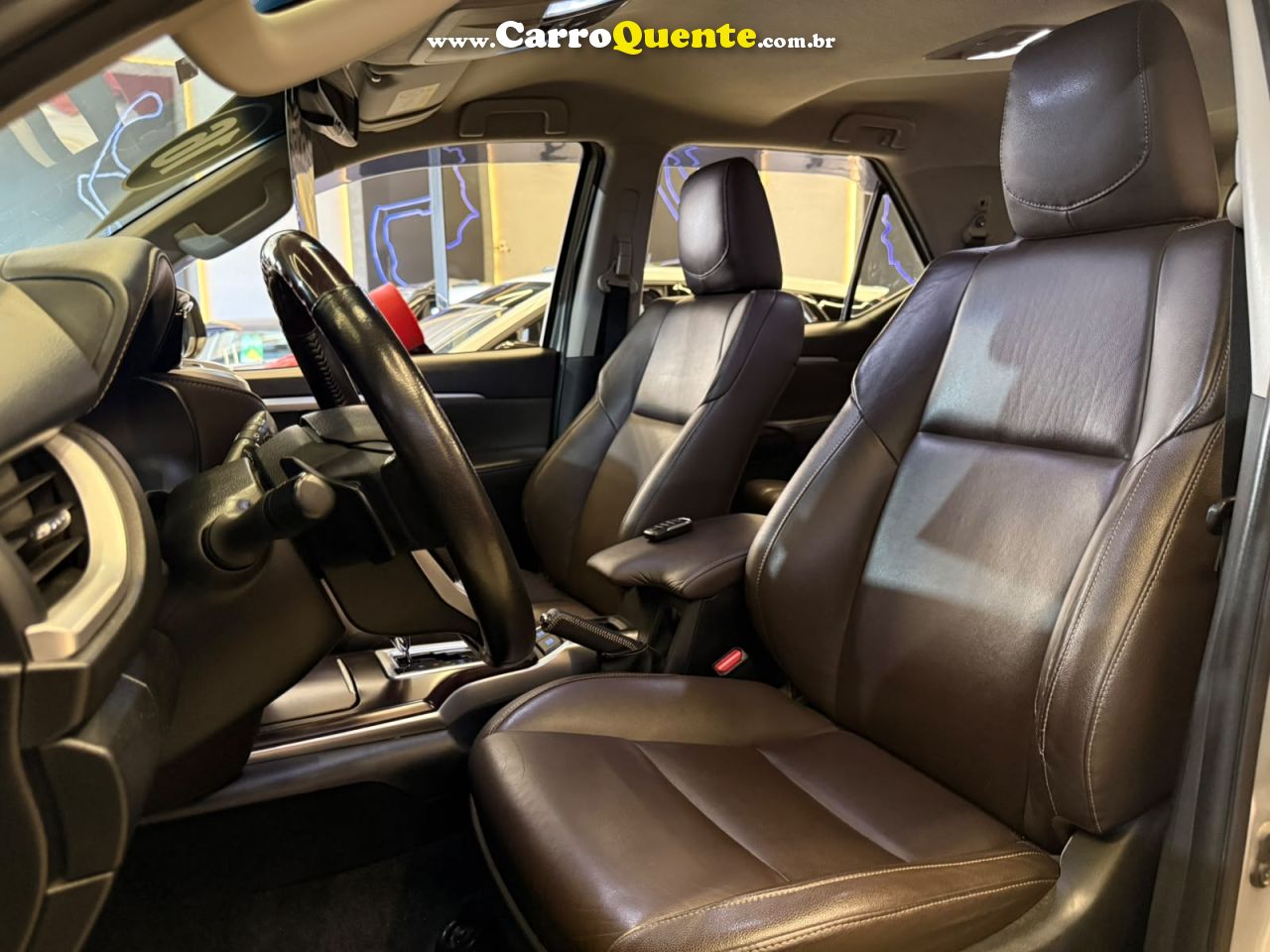 TOYOTA HILUX SW4 SRX 2.8 TURBO DIESEL 4X4 2016 - Loja