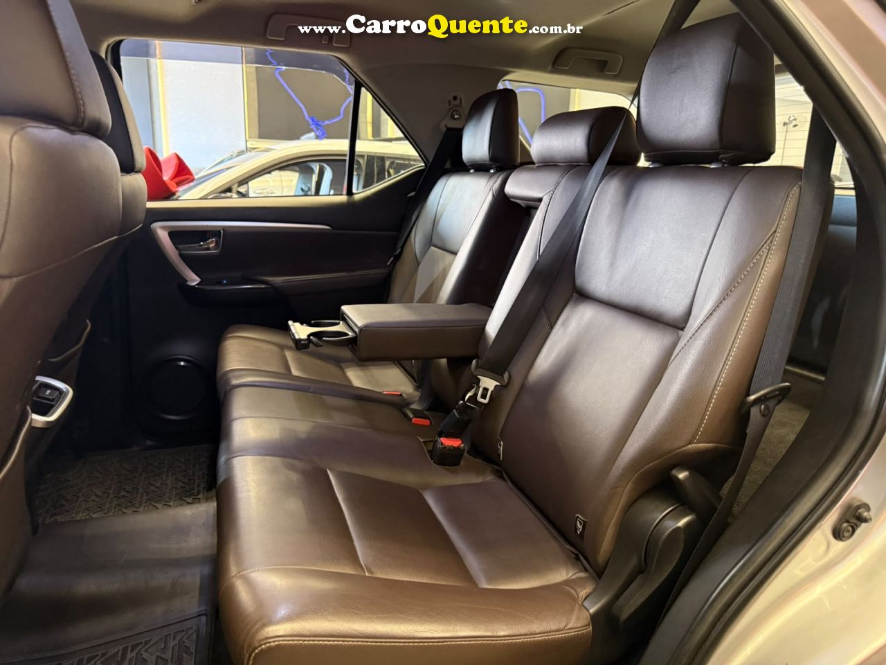 TOYOTA HILUX SW4 SRX 2.8 TURBO DIESEL 4X4 2016 - Loja