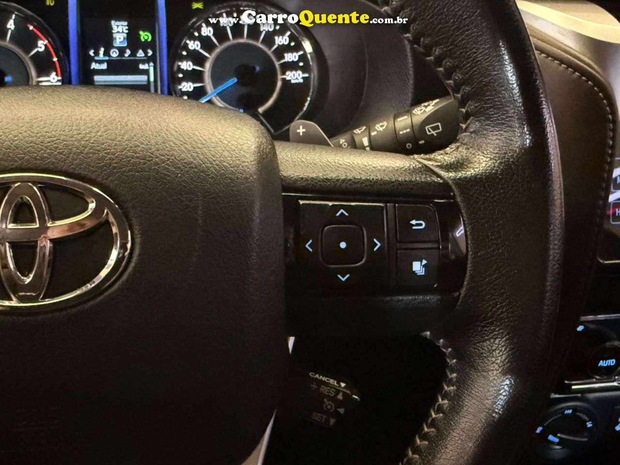 TOYOTA HILUX SW4 SRX 2.8 TURBO DIESEL 4X4 2016 - Loja