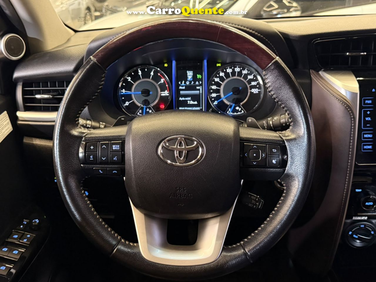 TOYOTA HILUX SW4 SRX 2.8 TURBO DIESEL 4X4 2016 - Loja